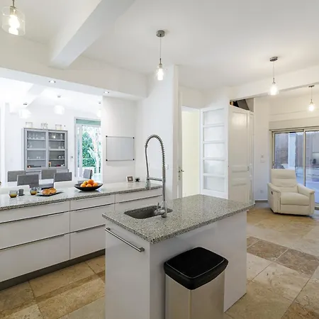 Villa Marie -pool - Garden-close To -parking *