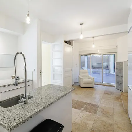 Villa Marie -pool - Garden-close To -parking *