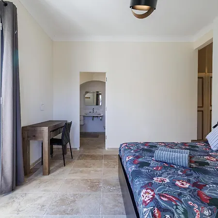 Villa Marie -pool - Garden-close To -parking *