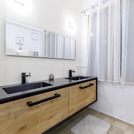 Marie -pool - Garden-close To -parking Villa