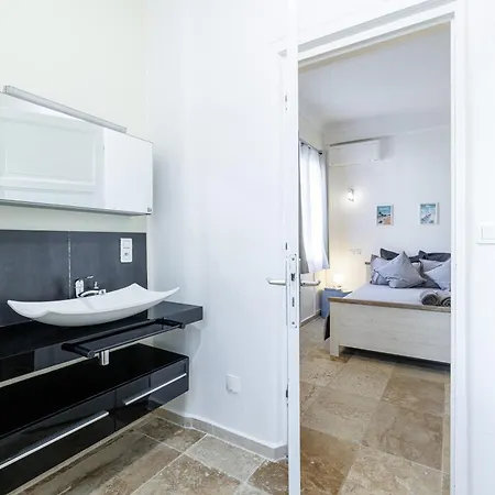 Villa Marie -pool - Garden-close To -parking *