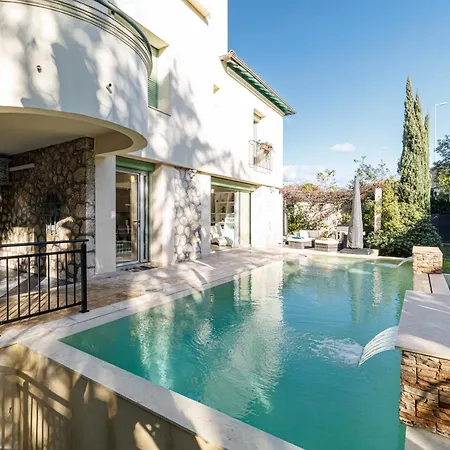 Villa Marie -pool - Garden-close To -parking *
