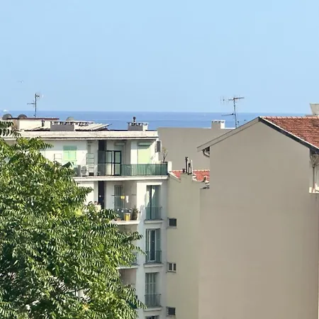 Apartment With Veranda 5min Walk To The *