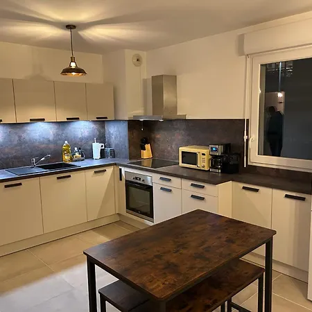 Apartment 50m2 - Furnished - 1 Bedroom - Terrace - Parking - Tram 5 Min
