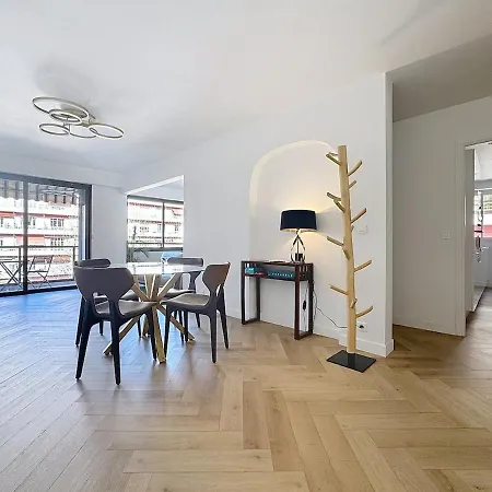 Chic Avec Balcon Carré D Or Appartement *