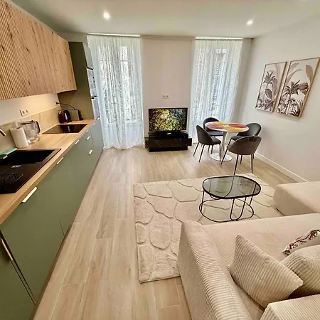 Nikaia - 2br Close To Everything Apartment *