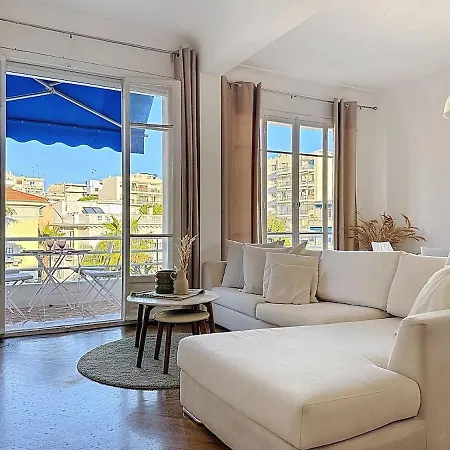 Large 2 Bedroom Apartment, Close To Promenade Des Apartment