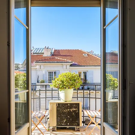 2 Pieces Dans Le Carre D Or Appartement Nice