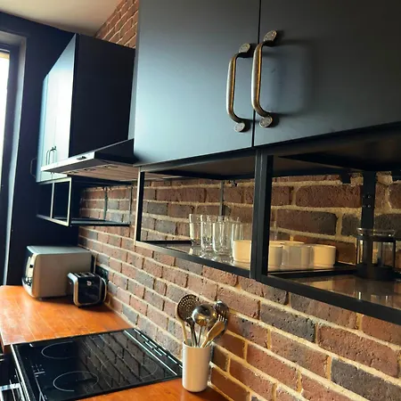 Renovated 2-room Sleeps 4 Tram And Shops Nearby Nice