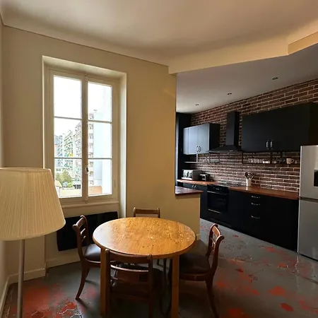 Renovated 2-room Sleeps 4 Tram And Shops Nearby Appartement