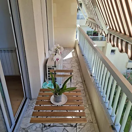 Appartement Elegant And Comfortable 3 Room, & Transport Within Walking Distance Nice