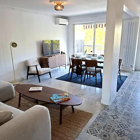 Elegant And Comfortable 3 Room, & Transport Within Walking Distance Appartement
