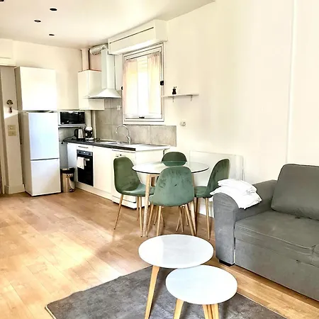 Apartment Carre Or Avec Balcon *