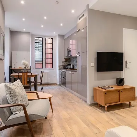 Authentic Old Town, Separate Bedroom, Ac Apartment