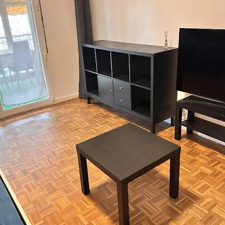 Apartment With Veranda 5min Walk To The *