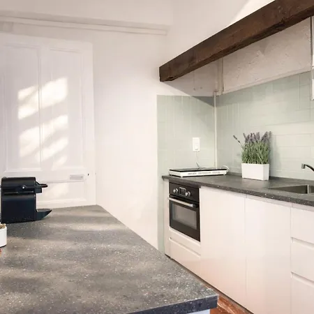 Appartement Charme Du Vieux-nice - Cocon Lumineux à 100 M De La *