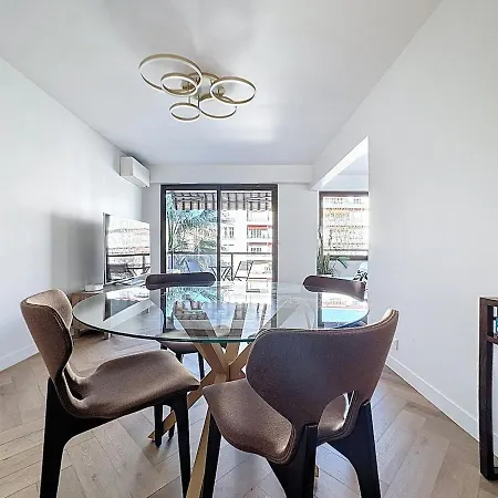 Appartement Chic Avec Balcon Carré D Or *