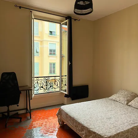 Renovated 2-room Sleeps 4 Tram And Shops Nearby Appartement *