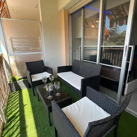 Sea View Apartment *