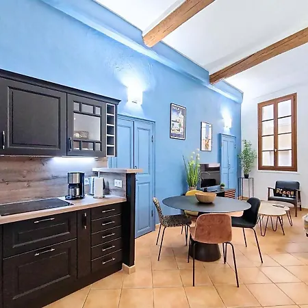 Nestor&jeeves - L Escale - Old Town Apartment *