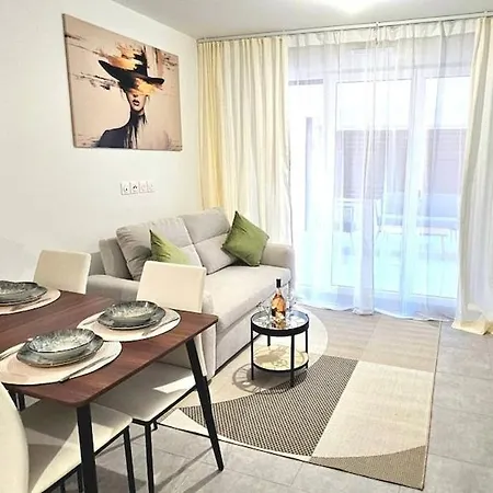 Apartment Center Nice, 10min Beach, Parking, Terrace, Direct Tram