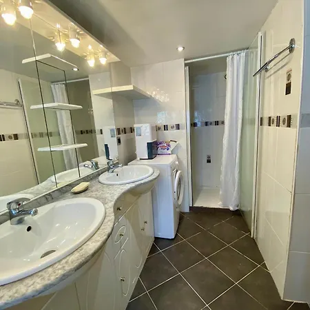 Appartement T4 Centre - Close To Shops, Wi-fi, Ac *