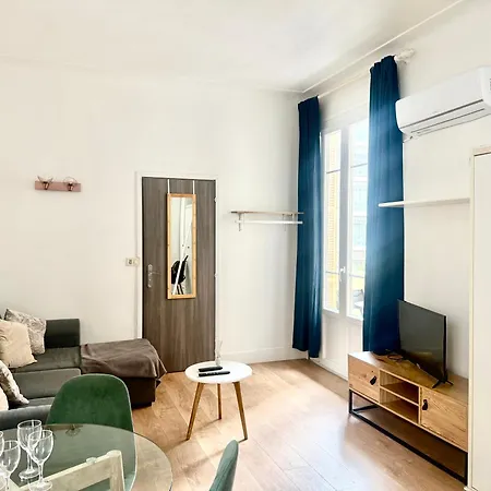Carre Or Avec Balcon Apartment *