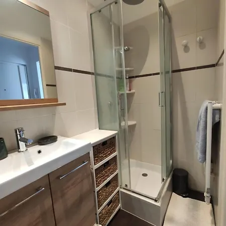 Apartment Beautiful Just A Stone's Throw From The