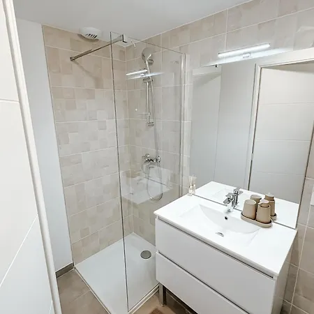 Aya - Renovated Air-conditioned Duplex With Garden Apartment Nice