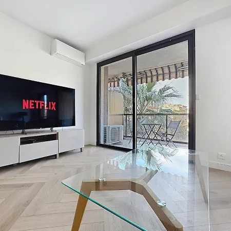 Appartement Chic Avec Balcon Carré D Or