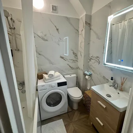 Lumiere Center Apartment *