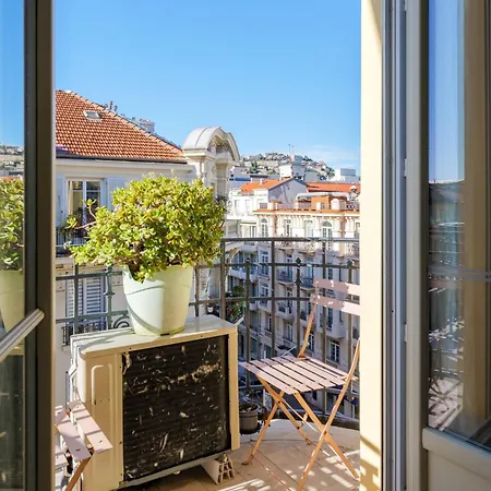 2 Pieces Dans Le Carre D Or Appartement *