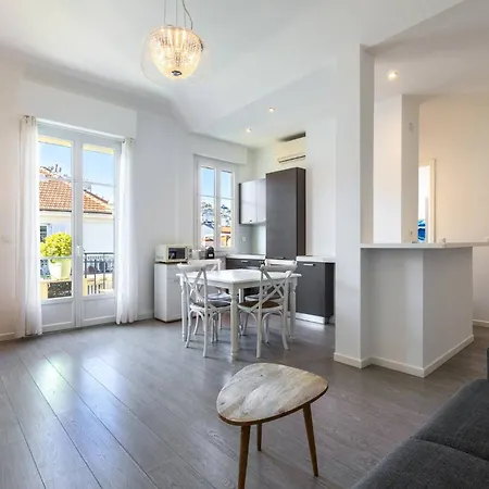 2 Pieces Dans Le Carre D Or Appartement