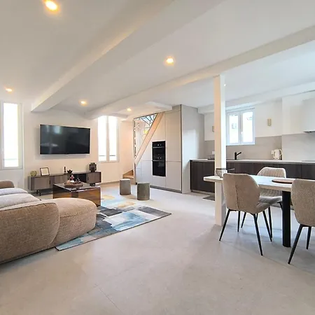 Apartment Elegant Renovated Port Ac Sleeps 4 Nice