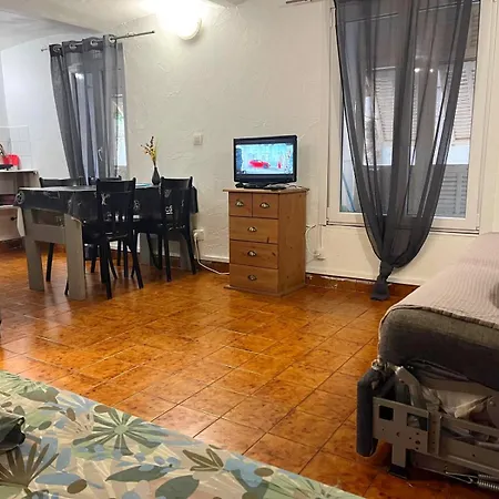 Entresol 1,2 Kilometre De La Promenade Apartment