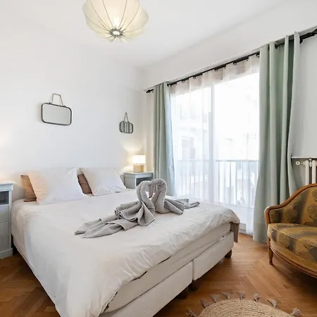 Vue Ensoleillée Sur Les Toits De Appartement