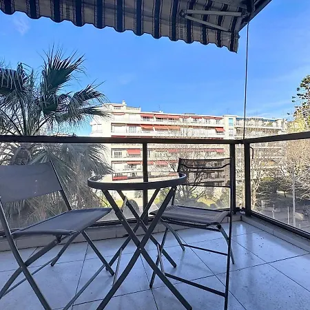 Chic Avec Balcon Carré D Or Appartement *