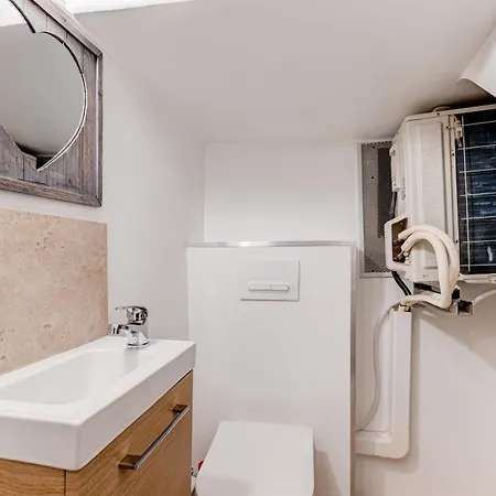 Vieille - Parking, 5 Pers, Ac, Wifi * Nice