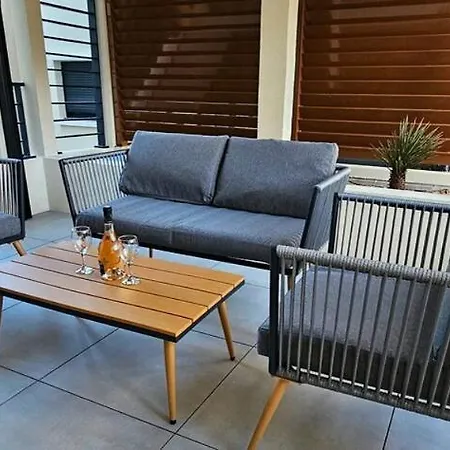 Apartment Center Nice, 10min Beach, Parking, Terrace, Direct Tram