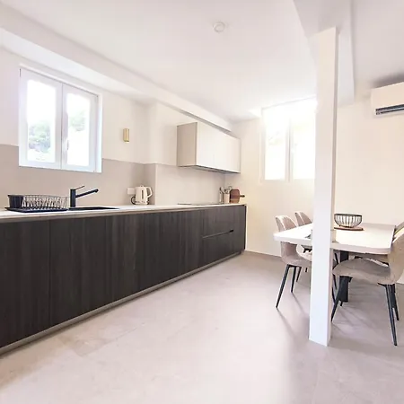 Elegant Renovated Port Ac Sleeps 4 * Nice