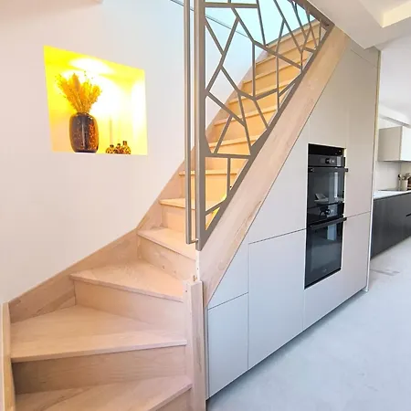 Apartment Elegant Renovated Port Ac Sleeps 4