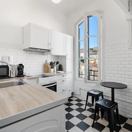 Renting - Bellevue - Chic Elegant Refuge Residential Area Liberation Appartement