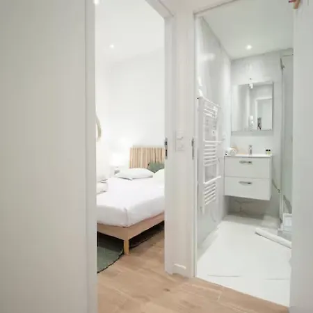 Apartment Nid Douillet Au Coeur De Avec Terrasse Et Clim