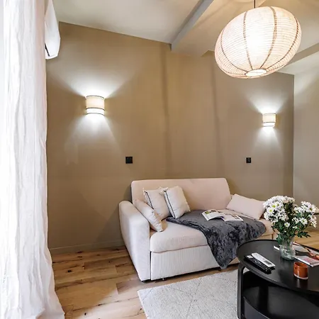 Wonderful Close To Garibaldi - Aircon Apartment
