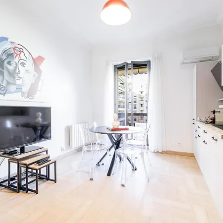 Ultra 2 Bdr - Ac & Balcony Apartment *
