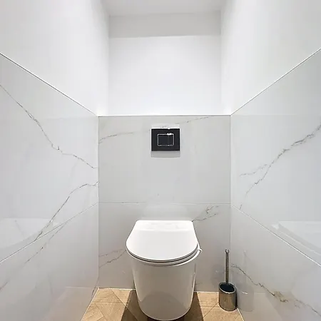 Appartement Chic Avec Balcon Carré D Or