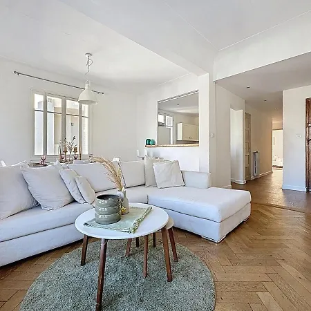 Apartment Large 2 Bedroom Apartment, Close To Promenade Des *