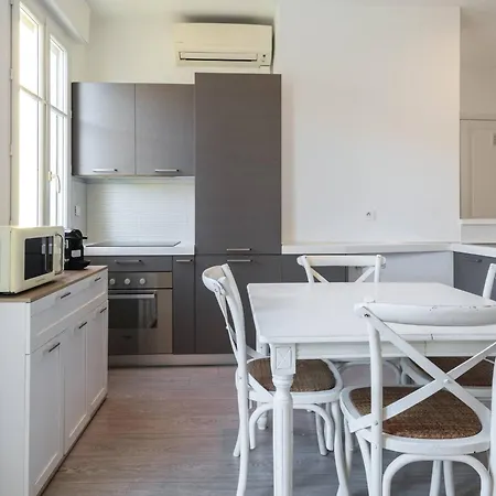 Appartement 2 Pieces Dans Le Carre D Or