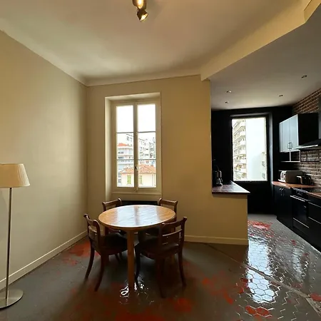 Appartement Renovated 2-room Sleeps 4 Tram And Shops Nearby