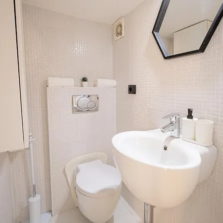 Appartement Mezzanine 5 Pers Le Petit Voltaire Clim Nice